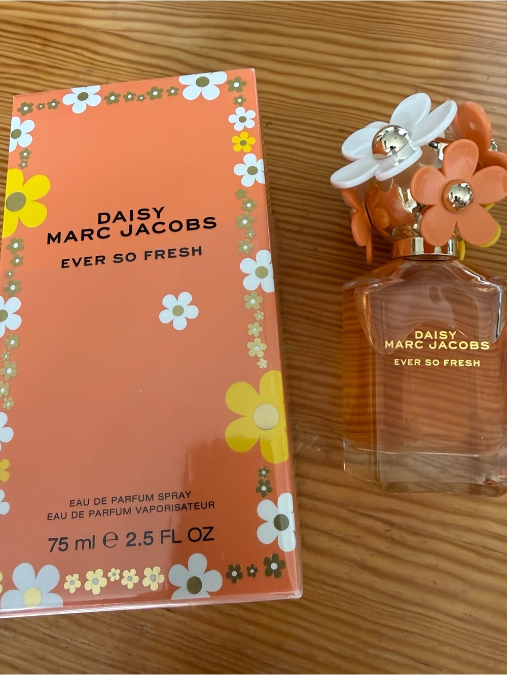 Marc Jacobs Daisy Ever So Fresh Orange Floral Perfume Bottle, EDP spray, EUC